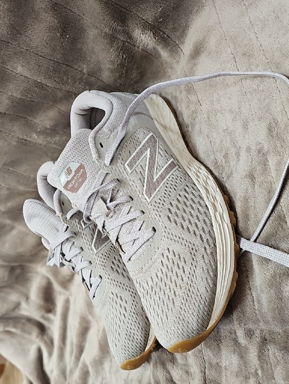 New Balance Arishi Women's Fresh Foam Light Gray Running Shoes Sneaker - Picture 4 of 12